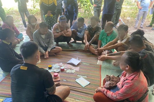 Tây Ninh: Đột kích ổ đánh bạc, bắt giữ hàng chục đối tượng