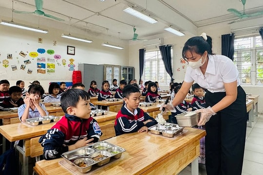 Hà Nội tiếp tục hoàn thiện mô hình cung cấp suất ăn học đường tại một số trường học