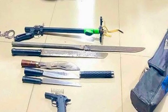 Nhóm thiếu niên quay clip khoe dao, súng tự chế để… 'dằn mặt online'
