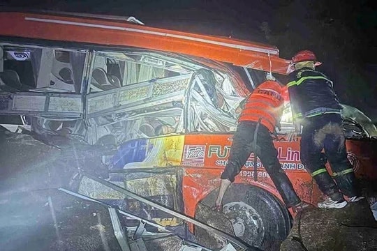 Cận cảnh hiện trường và công tác cứu hộ tại đèo Khánh Lê