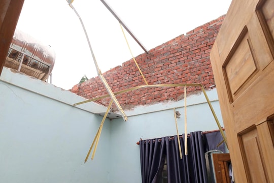 Khẩn trương khắc phục thiệt hại sau lốc xoáy