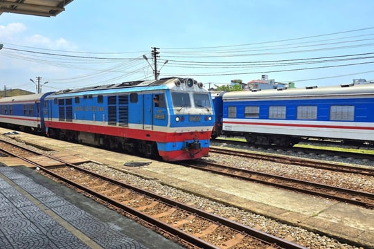 Tiếp nhận và vận chuyển miễn phí hàng cứu trợ qua đường sắt