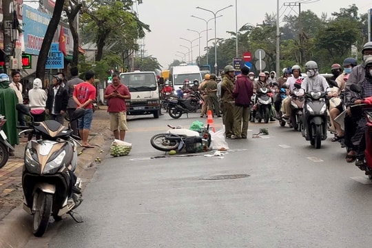 TP.HCM: Người phụ nữ nghi đột quỵ tử vong khi đang chở trái cây
