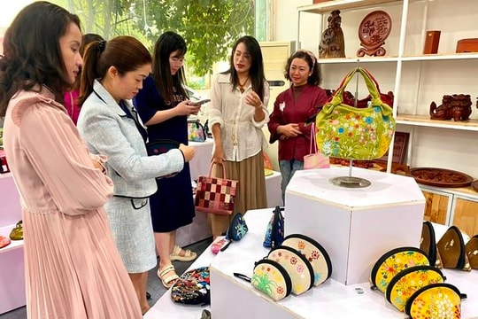 Khai mạc Triển lãm chuyên đề ngành thủ công mỹ nghệ năm 2025