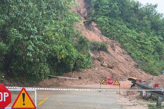 Cảnh báo sạt lở nghiêm trọng trên Tỉnh lộ 623, Quảng Ngãi