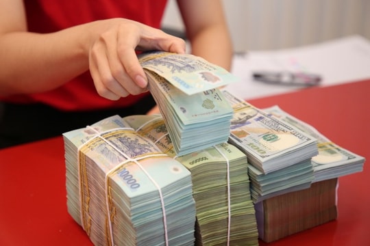 Lãi suất tiết kiệm tăng tại 13 ngân hàng