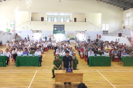 Phiên tòa giả định về chống khai thác IUU thu hút hàng trăm ngư dân
