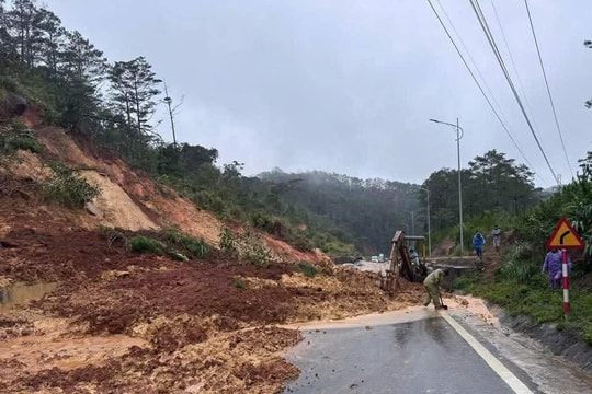 Tiếp tục sạt lở nghiêm trọng trên Quốc lộ 24