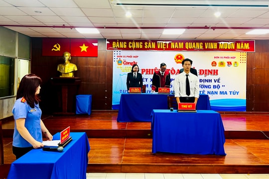 Phiên tòa giả định tuyên truyền an toàn giao thông và phòng chống ma túy: “Ngày hội pháp luật” của công nhân