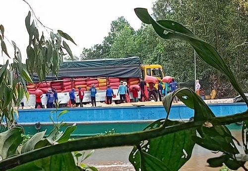 Lập bến bãi trái phép nhập khẩu lúa từ Campuchia