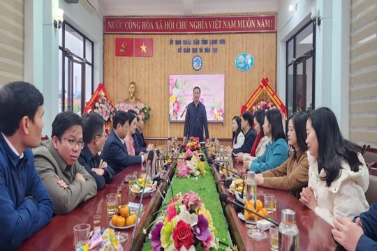 Chủ tịch UBND tỉnh Lạng Sơn chúc mừng ngành Giáo dục nhân dịp 20/11