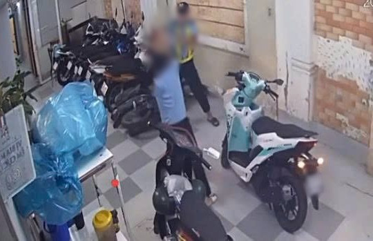 Mâu thuẫn trong lúc làm việc, một bảo vệ bị đồng nghiệp đâm tử vong