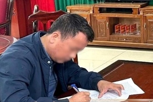 Bắt tạm giam nguyên cán bộ địa chính xã nhận hối lộ