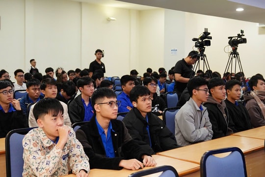 500 sinh viên tham dự hội thảo khoa học lĩnh vực công nghệ chip bán dẫn
