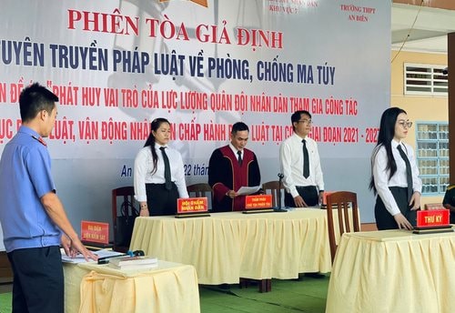 Tổ chức phiên tòa giả định tuyên truyền Luật Phòng, chống ma túy trong trường học