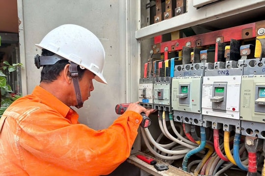 Khôi phục điện cho hơn 1 triệu khách hàng sau lụt tại miền Trung - Tây Nguyên