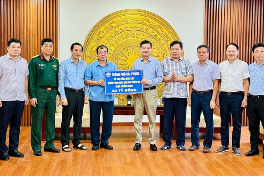 Hải Phòng trao quà cứu trợ giúp Đắk Lắk vượt qua mưa lũ