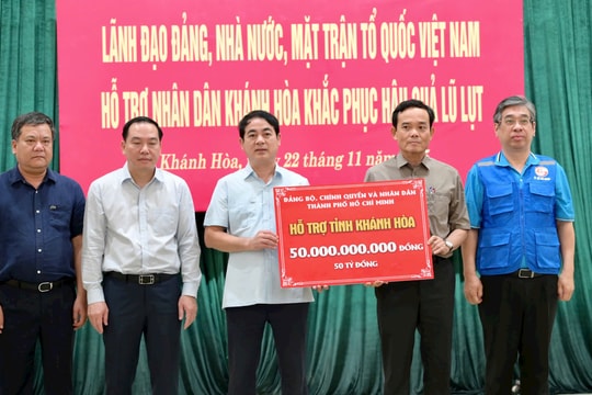 TP.HCM chuyển 211 tấn hàng cứu trợ đến Khánh Hòa