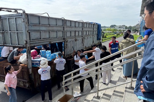 Metro TP.HCM tiếp nhận hơn 180 tấn hàng cho vùng lũ