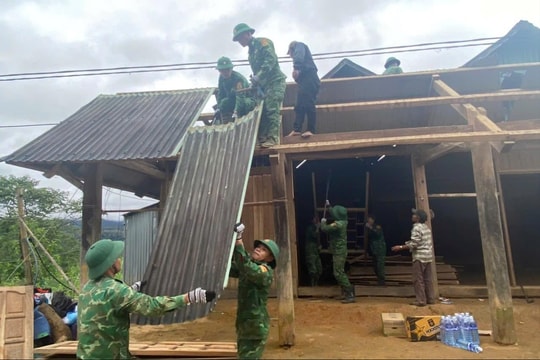 Sạt lở đe dọa, 5 hộ dân được di dời khẩn cấp