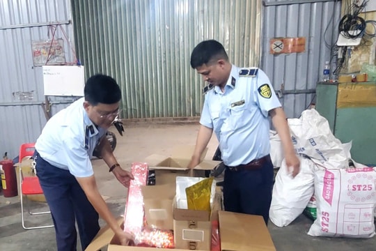 Quản lý thị trường TP.HCM tịch thu gần 10.000 sản phẩm vi phạm sau 1 tháng