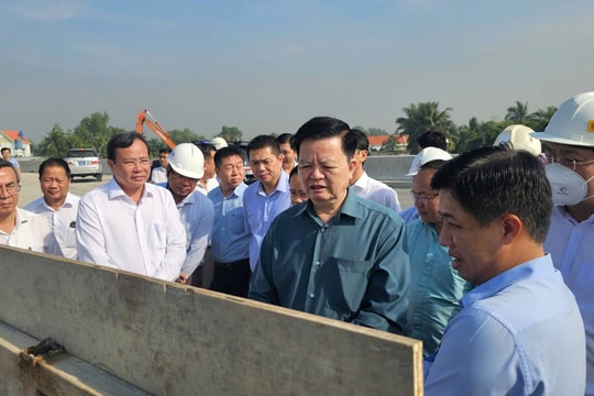 Phó Thủ tướng Mai Văn Chính kiểm tra dự án đường Vành đai 3 TP.HCM