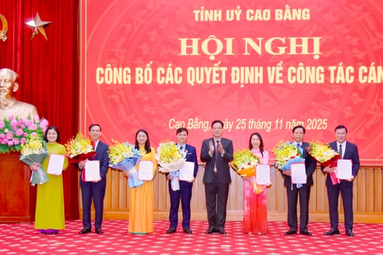Cao Bằng công bố các quyết định về công tác cán bộ