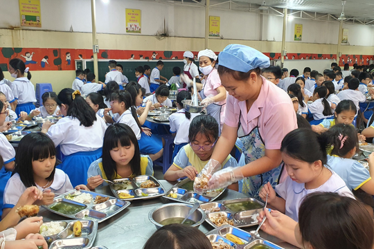 Hà Nội siết chặt quy trình tổ chức bữa ăn bán trú cho học sinh