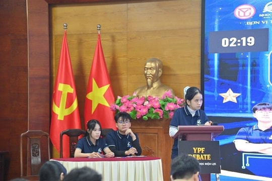 Chung kết YPF Debate - 4 đội tranh tài tại Đại học Điện lực