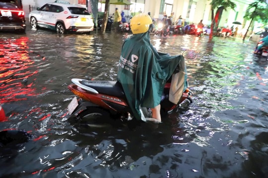 TP.HCM yêu cầu chuẩn bị phương án khi áp thấp mạnh lên thành bão