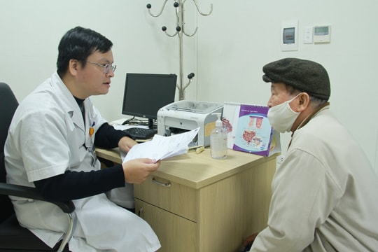 Nam giới cao tuổi nên chủ động đi khám sàng lọc để phát hiện sớm ung thư tiền liệt tuyến