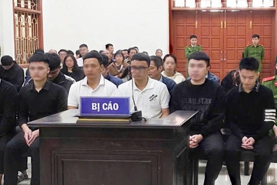 Làm giả hàng nghìn giấy phép lái xe, 13 bị cáo lĩnh án