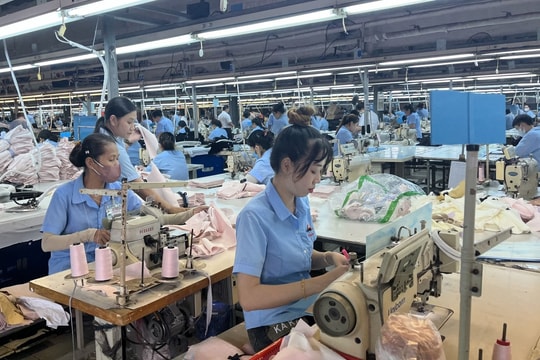Xây dựng giai cấp công nhân và tổ chức Công đoàn Việt Nam phát triển