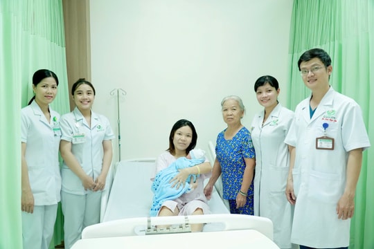 Cứu sản phụ bị vỡ tử cung hoàn toàn