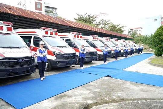 Bàn giao 15 xe cấp cứu và thiết bị y tế trị giá hơn 26 tỷ đồng