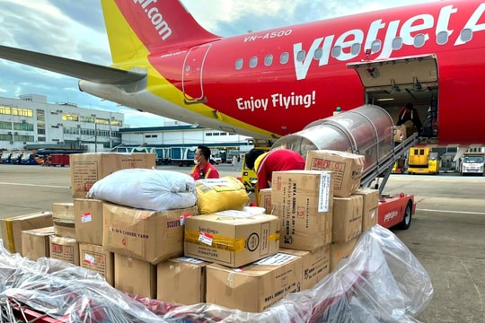 Những chuyến bay Vietjet chở đầy yêu thương