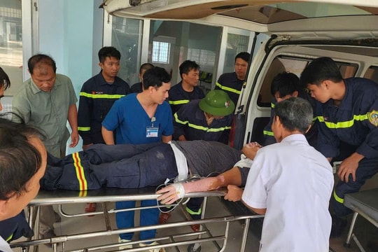 Cán bộ Công an bị thương khi làm nhiệm vụ khắc phục hậu quả lũ lụt