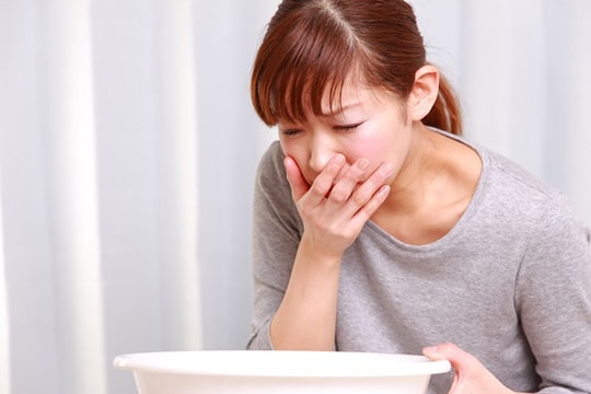 Gần 80 công nhân và học sinh TP.HCM nghi ngộ độc thực phẩm