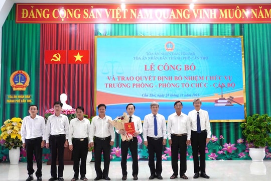 TAND TP Cần Thơ trao quyết định bổ nhiệm lãnh đạo quản lý