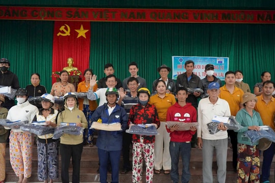 Hỗ trợ hơn 230 triệu đồng giúp người dân Phú Yên cũ tái thiết cuộc sống sau mưa lũ