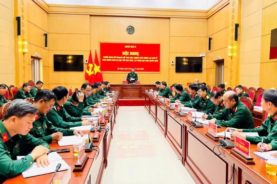 Quân khu 5 hỗ trợ dựng lại nhà ở cho dân vùng lũ