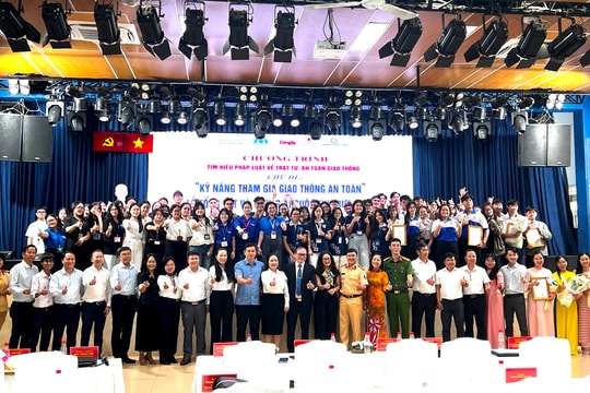 Báo Công lý tổng kết và trao giải 4 Cuộc thi trực tuyến Tìm hiểu pháp luật về TTATGT: Lan tỏa mạnh mẽ tinh thần “thượng tôn pháp luật” trong giới trẻ