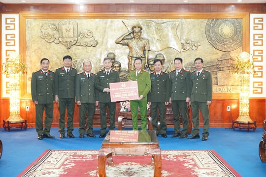 Kịp thời tiếp sức Công an TP. Huế sau thiên tai