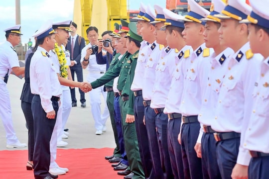 Tàu huấn luyện Hansando cập cảng Tiên Sa