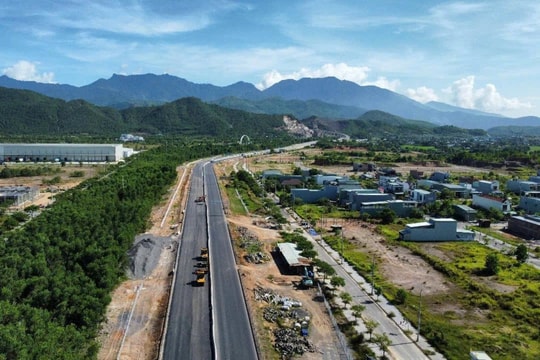 Vốn đầu tư công đẩy mạnh, duy trì đà xây dựng các dự án trọng điểm