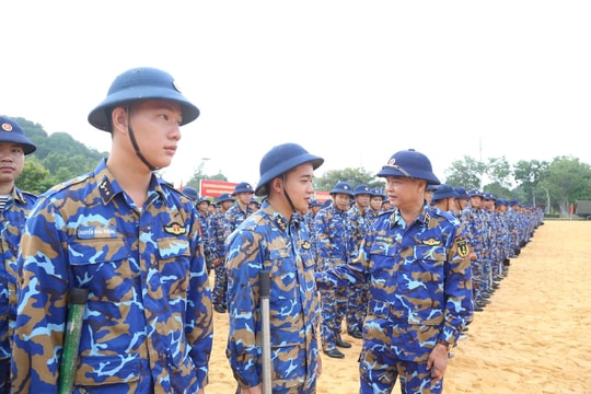 Hải quân phát động "Chiến dịch Quang Trung" giúp nhân dân xây dựng, sửa chữa nhà sau mưa lũ