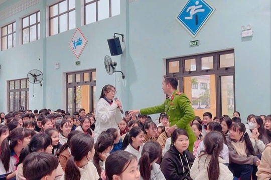 700 học sinh hào hứng với buổi tuyên truyền pháp luật và kỹ năng sống