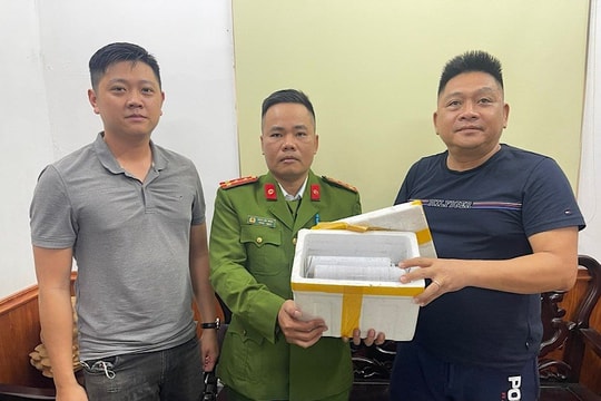 Hải Phòng: Người dân tự nguyện giao nộp pháo cho công an