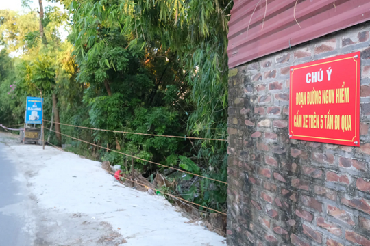 Kiểm tra nhiều điểm sụt lún trên đê Cà Lồ