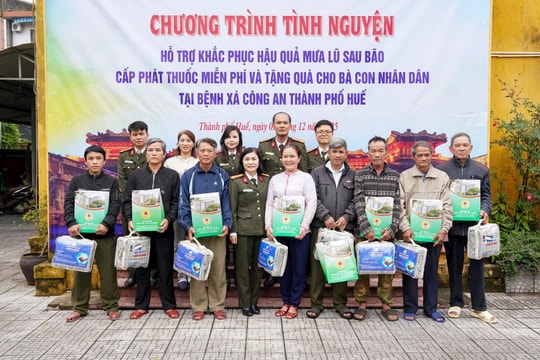 Hỗ trợ khám chữa bệnh miễn phí cho bà con Thuận Hóa sau mưa bão
